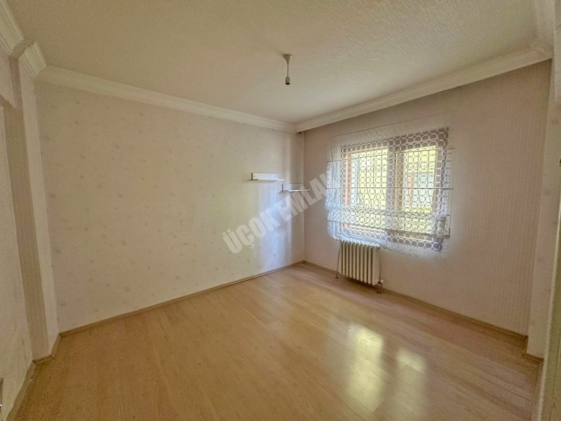 AFYON ÜÇOK EMLAKTAN İSTİKLAL MAH SATILIK 3+1 ARAKAT DAİRE