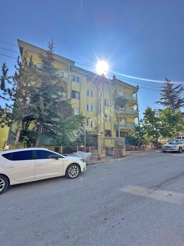 AFYON ÜÇOK EMLAKTAN İSTİKLAL MAH SATILIK 3+1 ARAKAT DAİRE