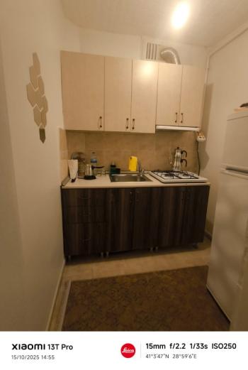 ŞİŞLİ İSKENDEROĞLU SOKAKTA KOPLE YENİLENMİŞ SIFIR EŞYALI BAÇE KATI 1+1 KİRALIK DAİRE