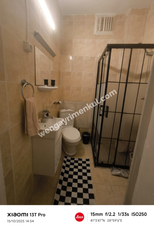 ŞİŞLİ İSKENDEROĞLU SOKAKTA KOPLE YENİLENMİŞ SIFIR EŞYALI BAÇE KATI 1+1 KİRALIK DAİRE