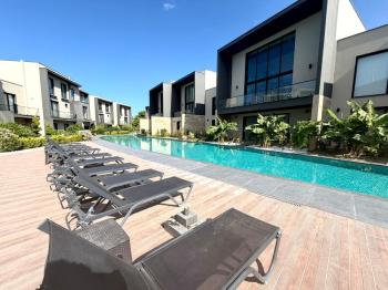 Kıbrıs Girne Kervansaray Projesi Havuz Manzaralı Satılık 2+1 Daire