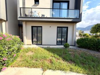 Kıbrıs Girne Kervansaray Projesi Havuz Manzaralı Satılık 2+1 Daire