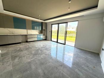 Kıbrıs Girne Kervansaray Projesi Havuz Manzaralı Satılık 2+1 Daire