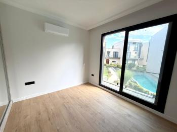 Kıbrıs Girne Kervansaray Projesi Deniz ve Havuz Manzaralı Satılık 3+1 Loft Daire