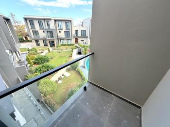 Kıbrıs Girne Kervansaray Projesi Deniz ve Havuz Manzaralı Satılık 3+1 Loft Daire