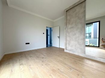 Kıbrıs Girne Kervansaray Projesi Deniz ve Havuz Manzaralı Satılık 3+1 Loft Daire
