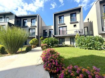 Kıbrıs Girne Kervansaray Projesi Havuz Manzaralı Satılık 4+1 Loft Daire