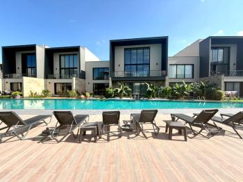 Kıbrıs Girne Kervansaray Projesi Havuz Manzaralı Satılık 4+1 Loft Daire