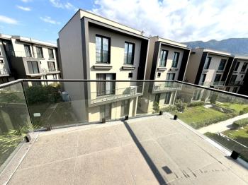 Kıbrıs Girne Kervansaray Projesi Havuz Manzaralı Satılık 4+1 Loft Daire