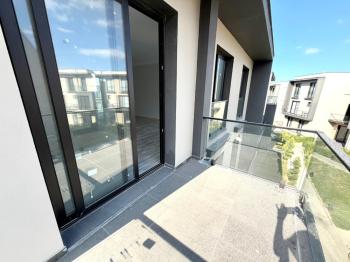 Kıbrıs Girne Kervansaray Projesi Havuz Manzaralı Satılık 4+1 Loft Daire