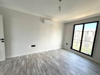 Kıbrıs Girne Kervansaray Projesi Havuz Manzaralı Satılık 4+1 Loft Daire