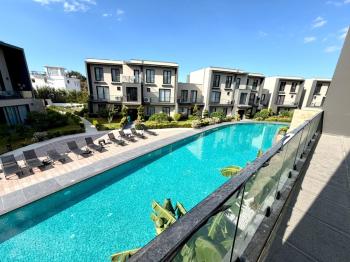 Kıbrıs Girne Kervansaray Projesi Havuz Manzaralı Satılık 4+1 Loft Daire