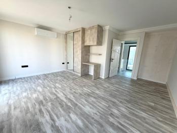 Kıbrıs Girne Kervansaray Projesi Havuz Manzaralı Satılık 4+1 Loft Daire