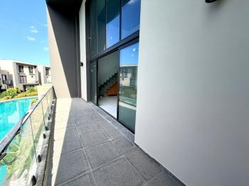 Kıbrıs Girne Kervansaray Projesi Havuz Manzaralı Satılık 4+1 Loft Daire