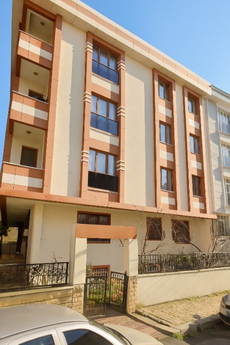 Çırçır Metro’ya 3 Dk Asansörlü Bina’da 90 m2 Balkonlu Satılık Daire