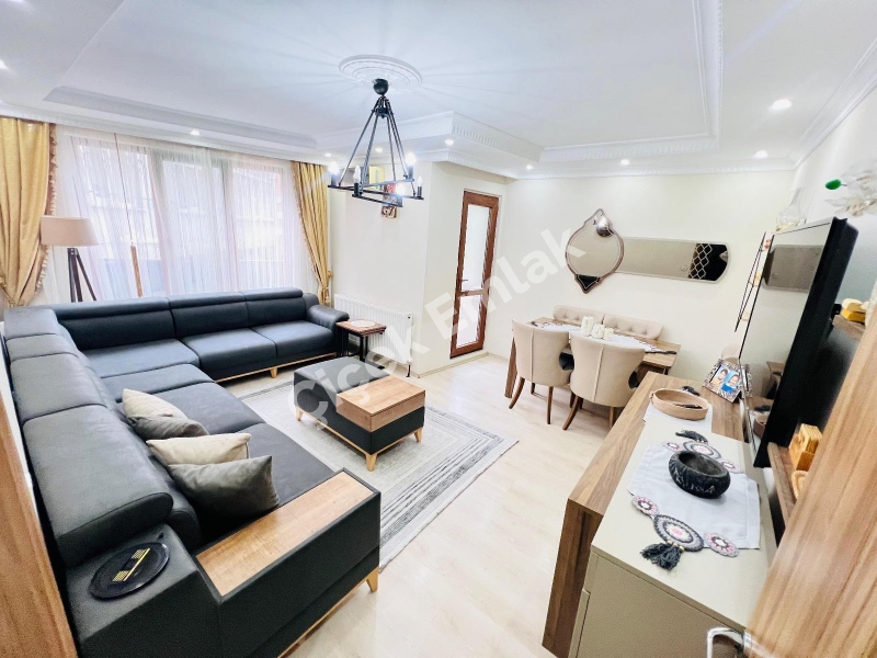 Çırçır Metro’ya 3 Dk Asansörlü Bina’da 90 m2 Balkonlu Satılık Daire