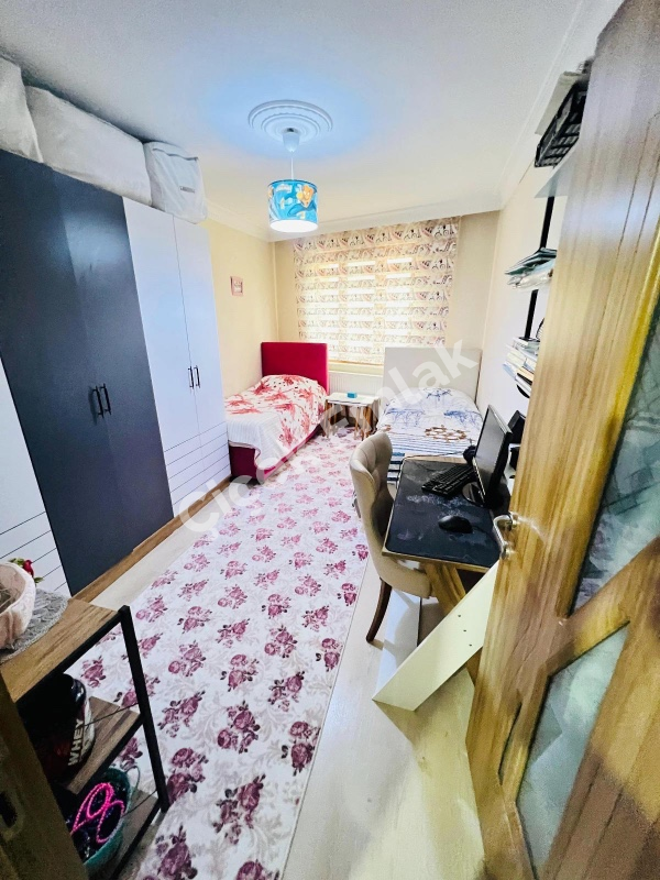 Çırçır Metro’ya 3 Dk Asansörlü Bina’da 90 m2 Balkonlu Satılık Daire