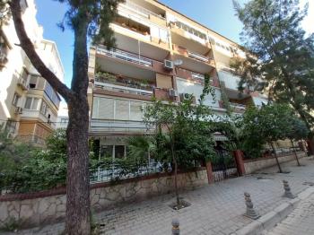 Bornova Küçük Park kiralık 3+1 ara kat daire