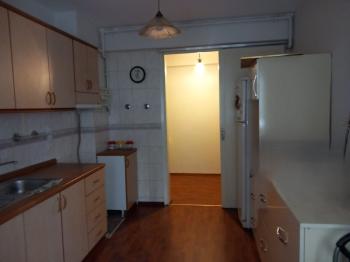 Bornova Küçük Park kiralık 3+1 ara kat daire