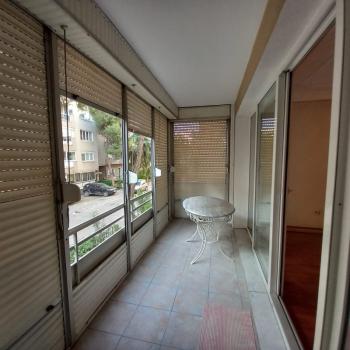 Bornova Küçük Park kiralık 3+1 ara kat daire