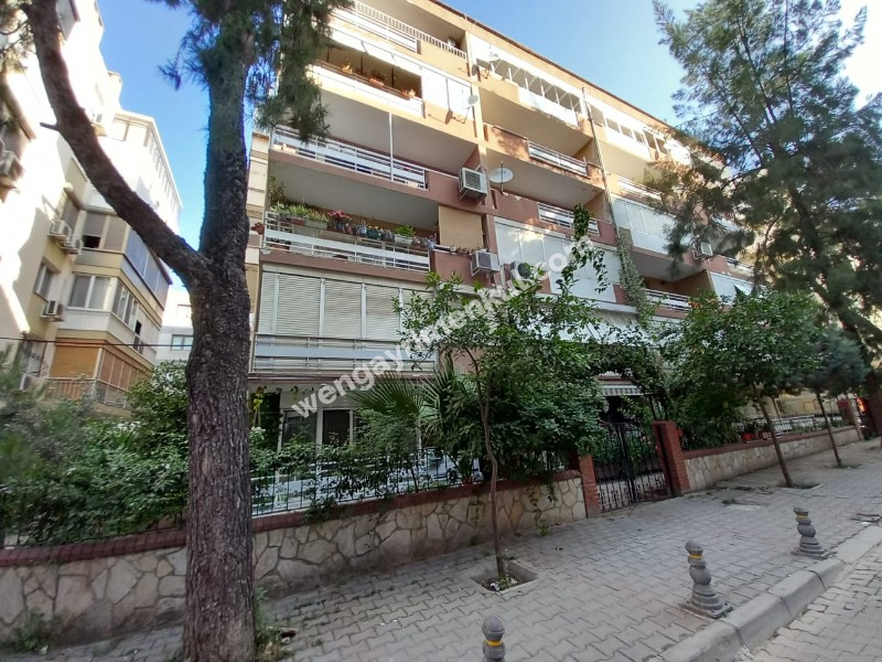 Bornova Küçük Park kiralık 3+1 ara kat daire
