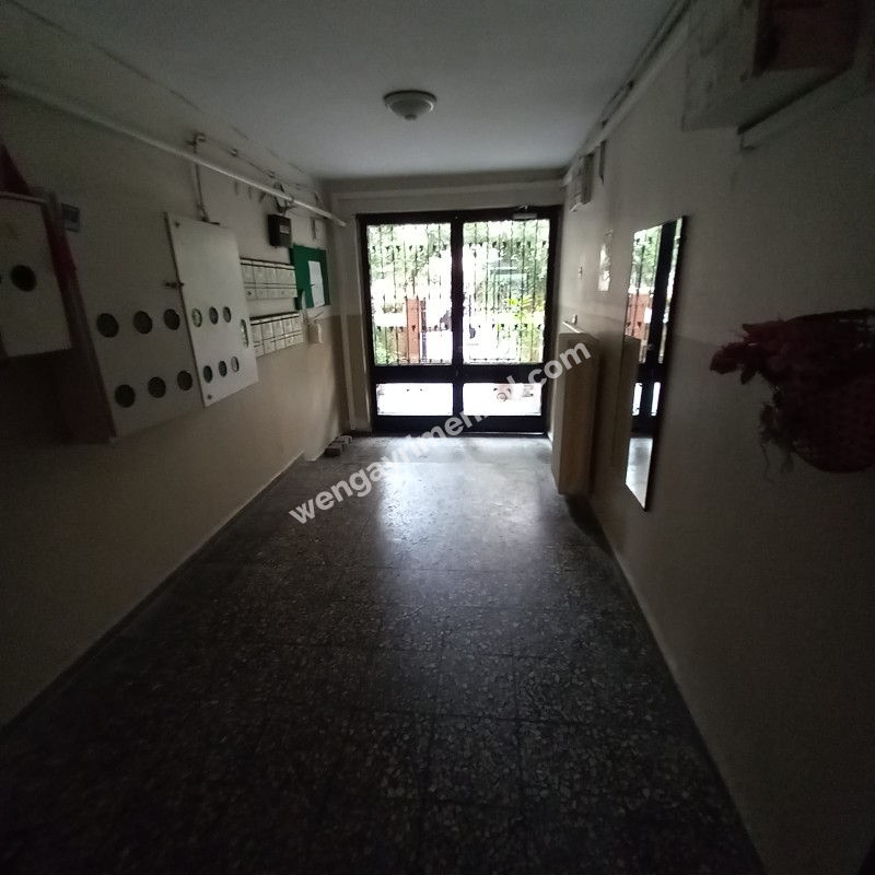 Bornova Küçük Park kiralık 3+1 ara kat daire