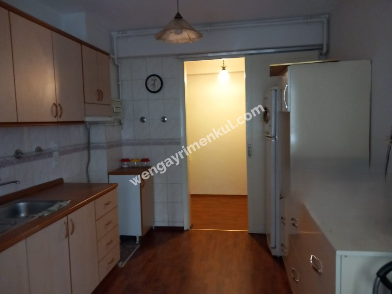 Bornova Küçük Park kiralık 3+1 ara kat daire