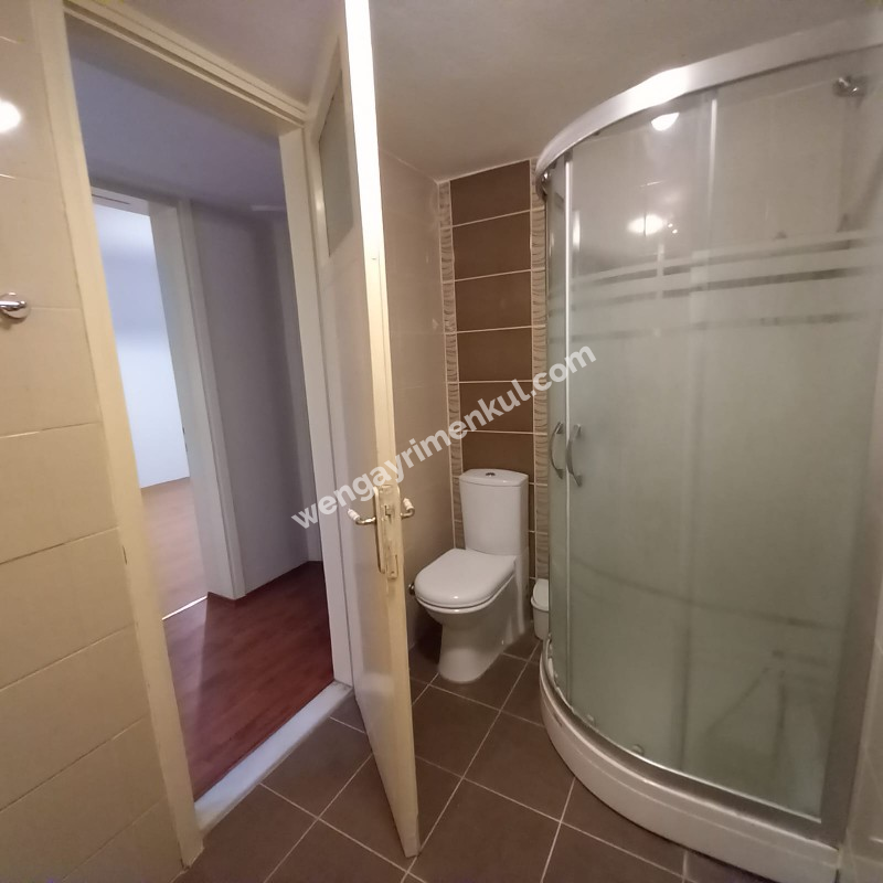 Bornova Küçük Park kiralık 3+1 ara kat daire