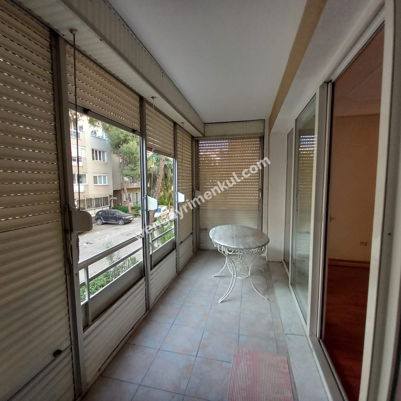 Bornova Küçük Park kiralık 3+1 ara kat daire