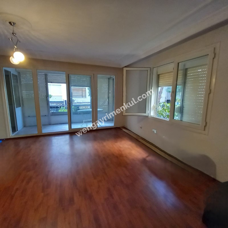 Bornova Küçük Park kiralık 3+1 ara kat daire