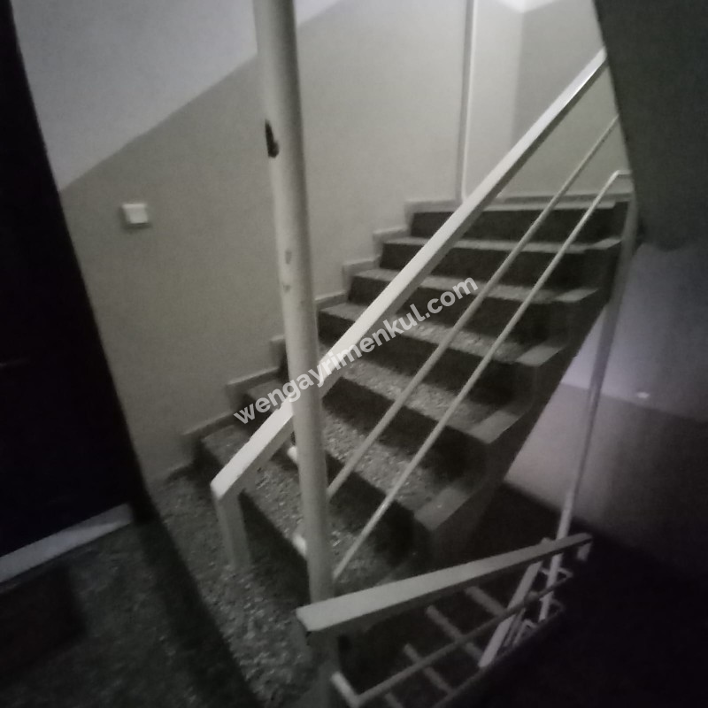 Bornova Küçük Park kiralık 3+1 ara kat daire