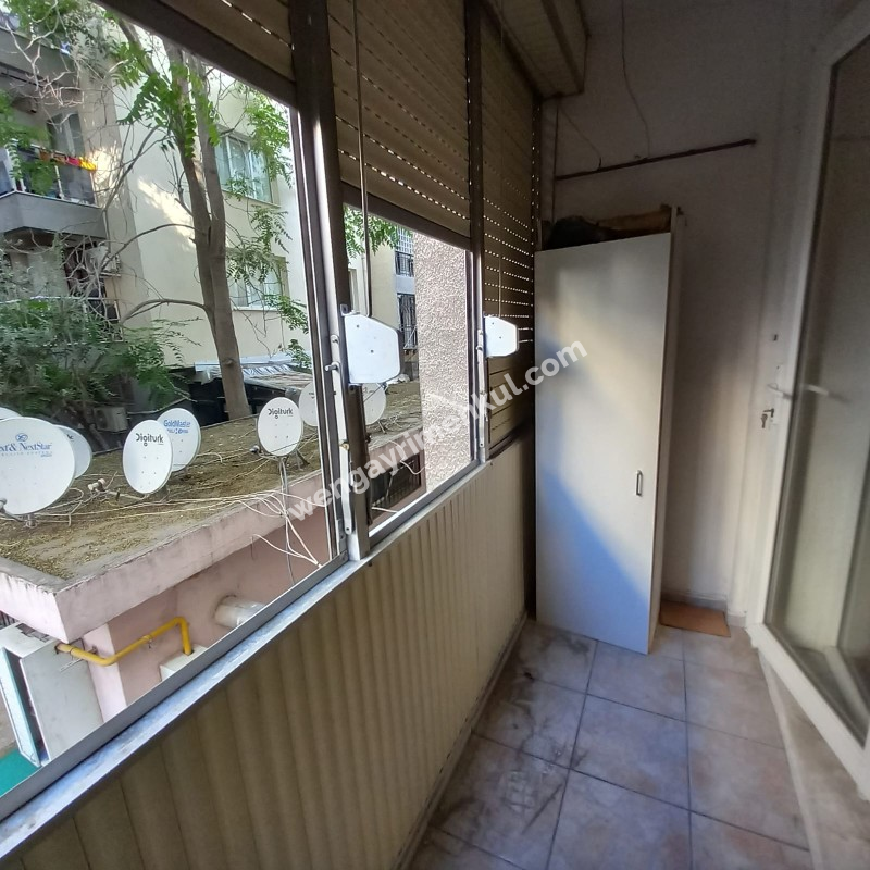 Bornova Küçük Park kiralık 3+1 ara kat daire