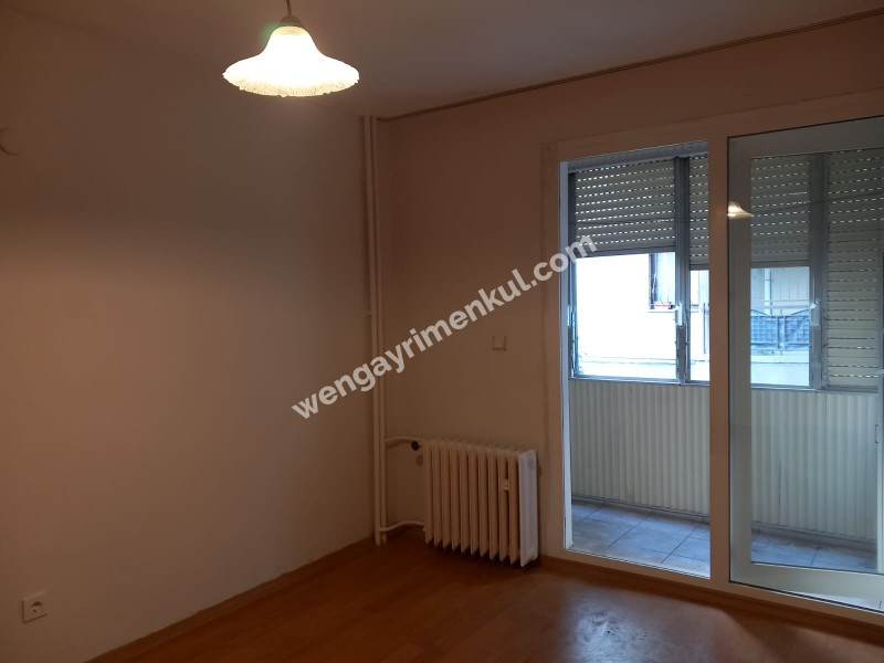 Bornova Küçük Park kiralık 3+1 ara kat daire