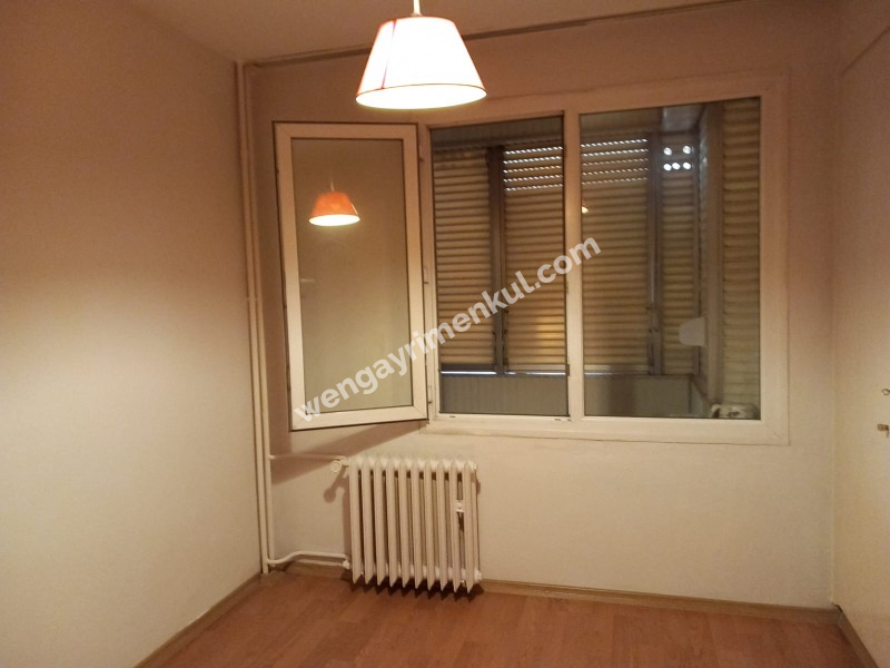 Bornova Küçük Park kiralık 3+1 ara kat daire