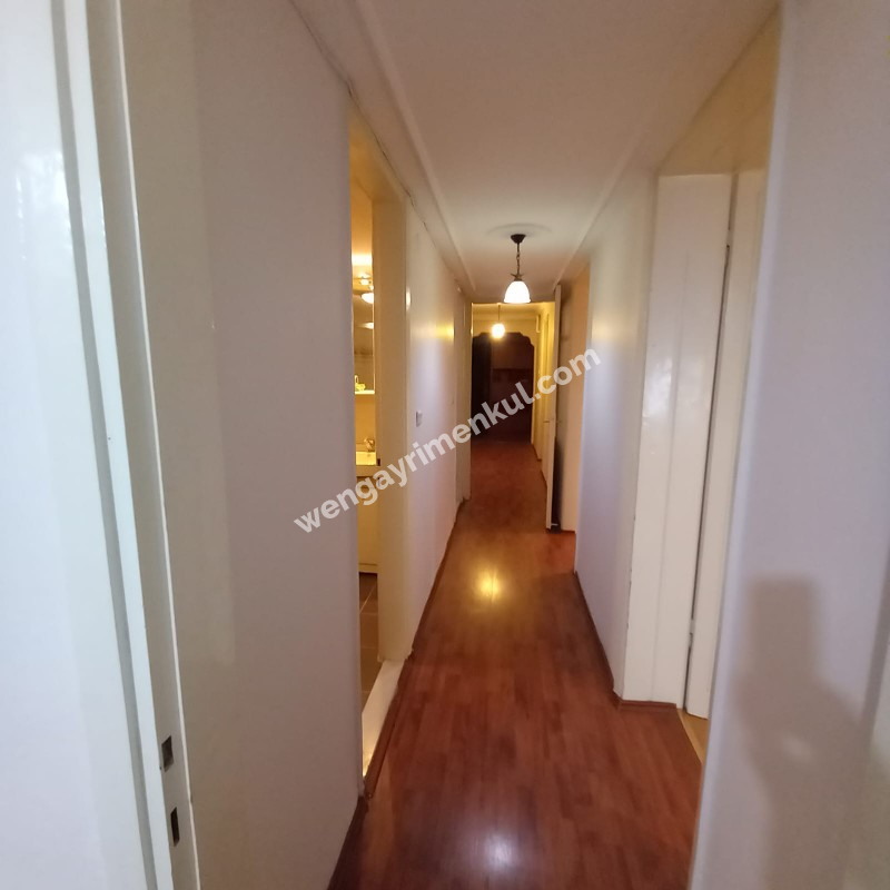 Bornova Küçük Park kiralık 3+1 ara kat daire