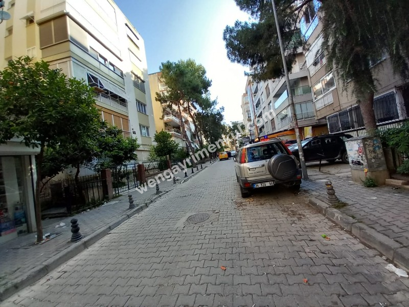 Bornova Küçük Park kiralık 3+1 ara kat daire