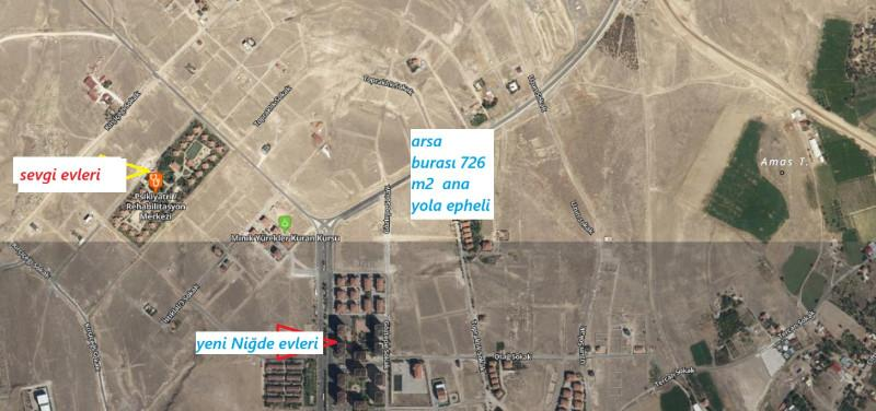 NİĞDE  EVLERİNDE  ANA YOLA CEPHELİ  726 M2 SATILK ARSA 