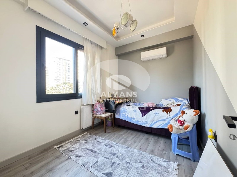 ALYANS'TAN MERKEZİ KONUMDA TEK BLOK YATIRIM DEĞERİ YÜKSEK 3+1