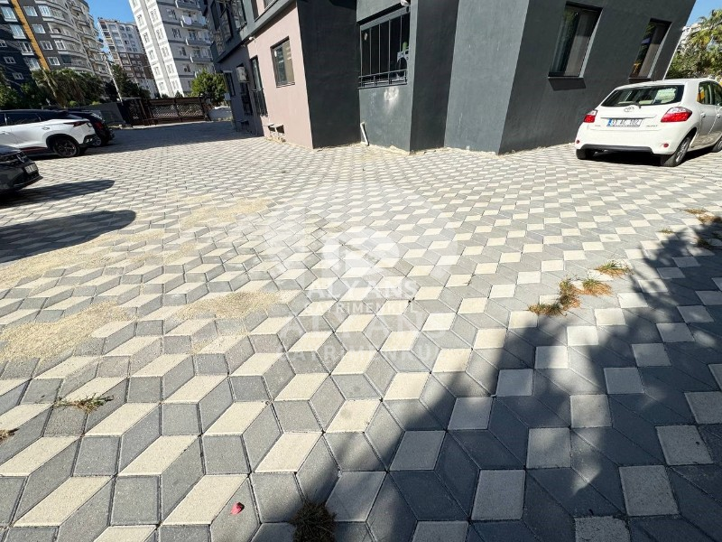 ALYANS'TAN MERKEZİ KONUMDA TEK BLOK YATIRIM DEĞERİ YÜKSEK 3+1