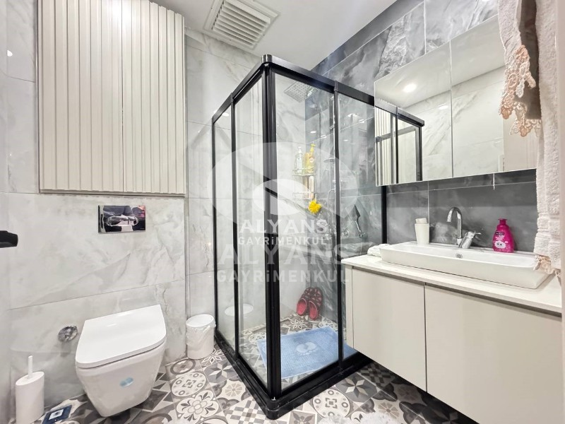 ALYANS'TAN MERKEZİ KONUMDA TEK BLOK YATIRIM DEĞERİ YÜKSEK 3+1