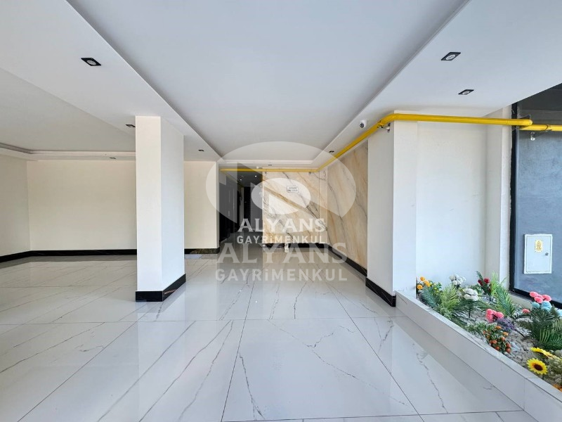 ALYANS'TAN MERKEZİ KONUMDA TEK BLOK YATIRIM DEĞERİ YÜKSEK 3+1