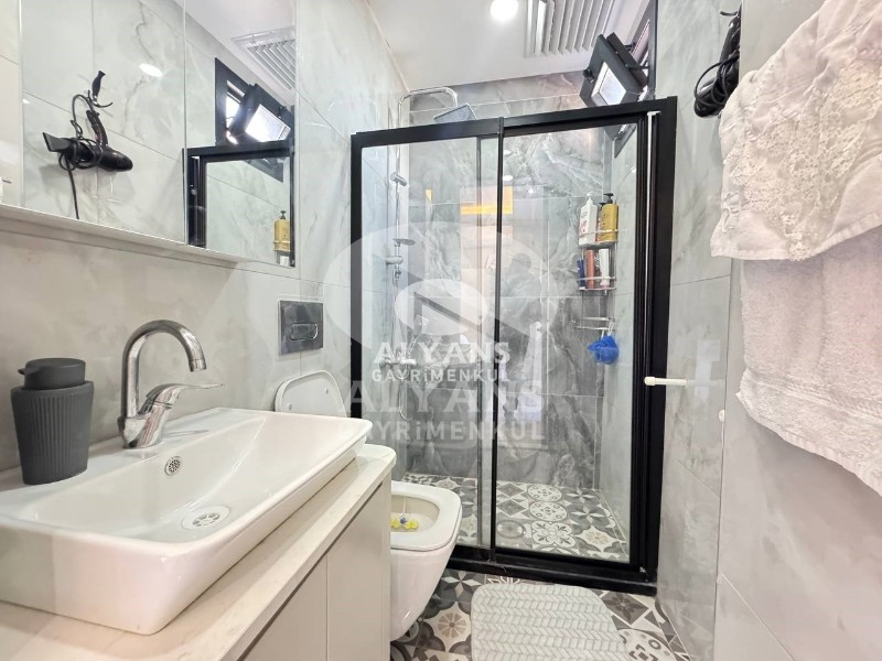 ALYANS'TAN MERKEZİ KONUMDA TEK BLOK YATIRIM DEĞERİ YÜKSEK 3+1