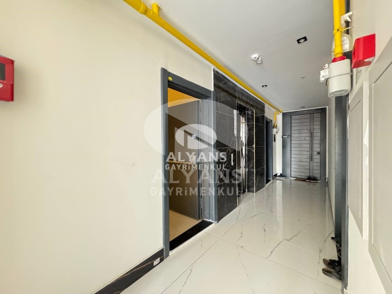 ALYANS'TAN MERKEZİ KONUMDA TEK BLOK YATIRIM DEĞERİ YÜKSEK 3+1