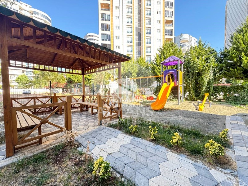 ALYANS'TAN MERKEZİ KONUMDA TEK BLOK YATIRIM DEĞERİ YÜKSEK 3+1