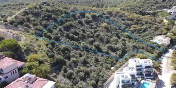 Girne Alsancak'da 2760 m² Proje Onaylı Arsa