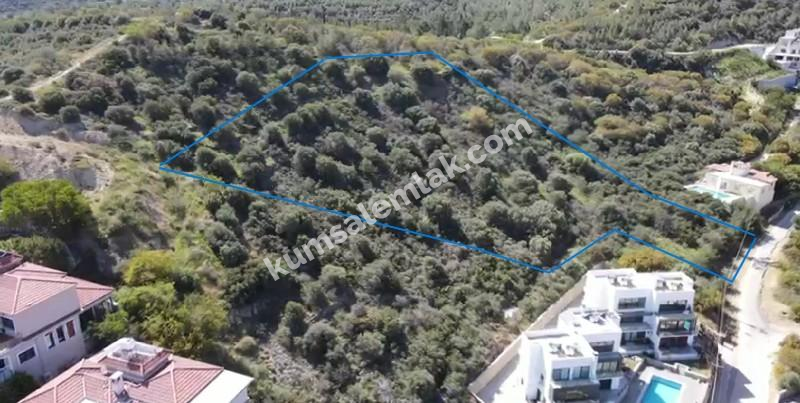 Girne Alsancak'da 2760 m² Proje Onaylı Arsa