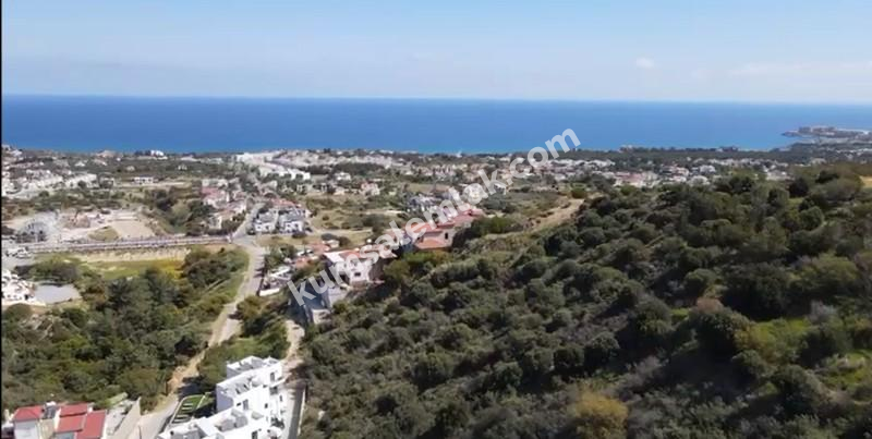 Girne Alsancak'da 2760 m² Proje Onaylı Arsa