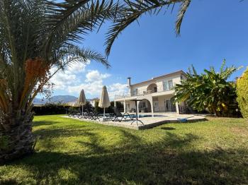 Girne Alagadi’de Eşsiz Manzaralı 5+1 Satılık Lüks Villa 