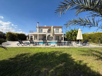 Girne Alagadi’de Eşsiz Manzaralı 5+1 Satılık Lüks Villa 