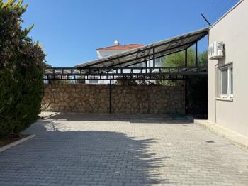 Girne Alagadi’de Eşsiz Manzaralı 5+1 Satılık Lüks Villa 